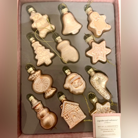 🎄Set of 2 - Cupcakes & Cashmere Christmas Tree Ornaments - Picture 2 of 4